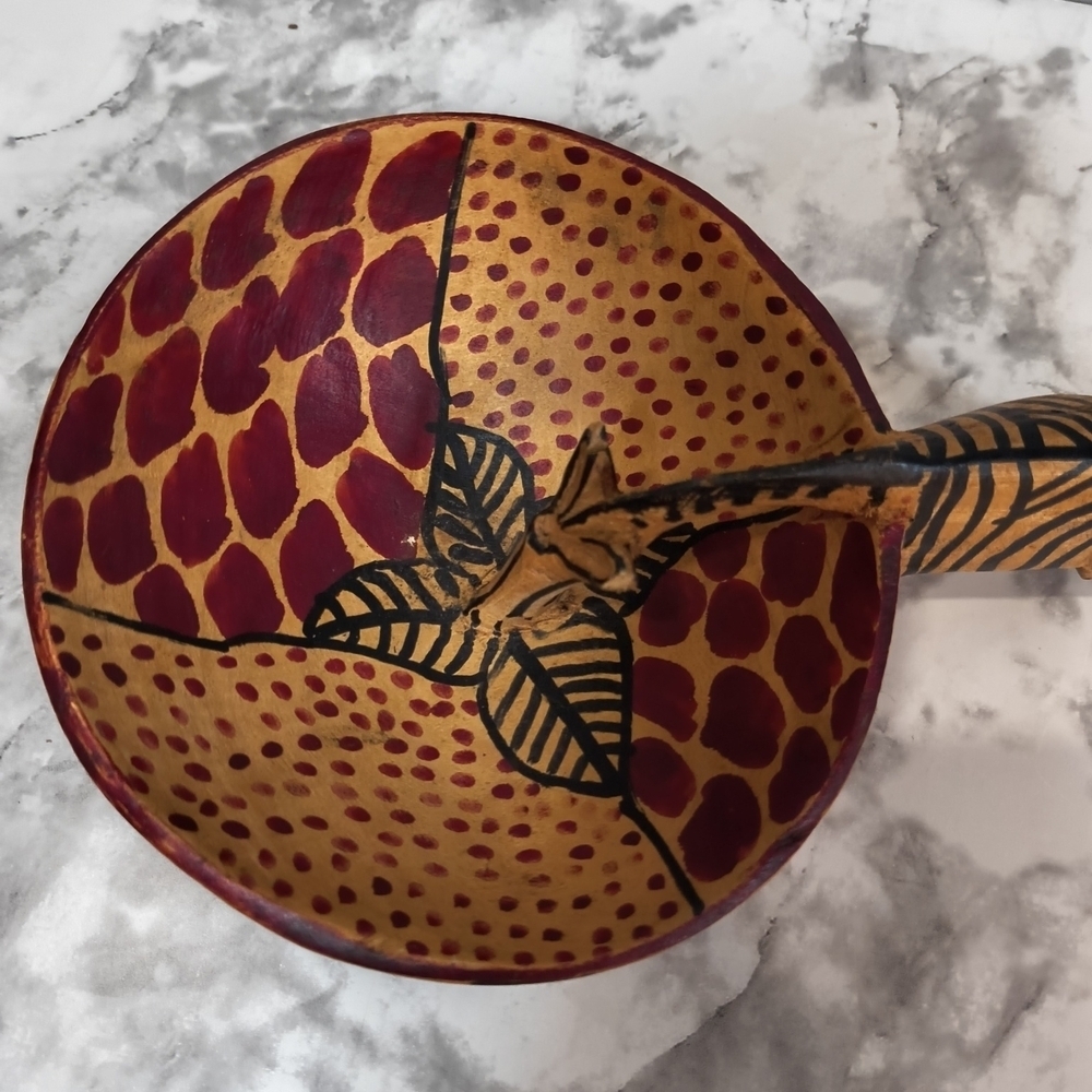Hand Carved Wooden Bowl With Zebra - Picture 3 of 7